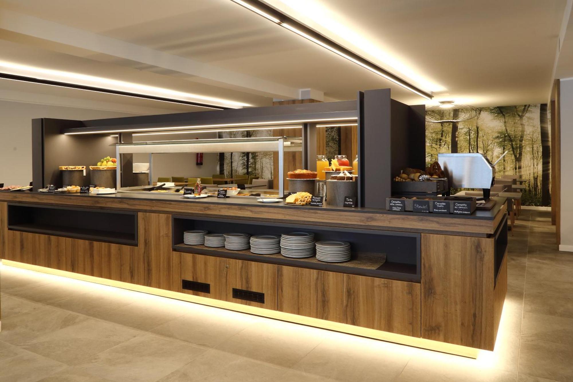 Armon Greenblu Hotel & Wellness Folgarida Buitenkant foto