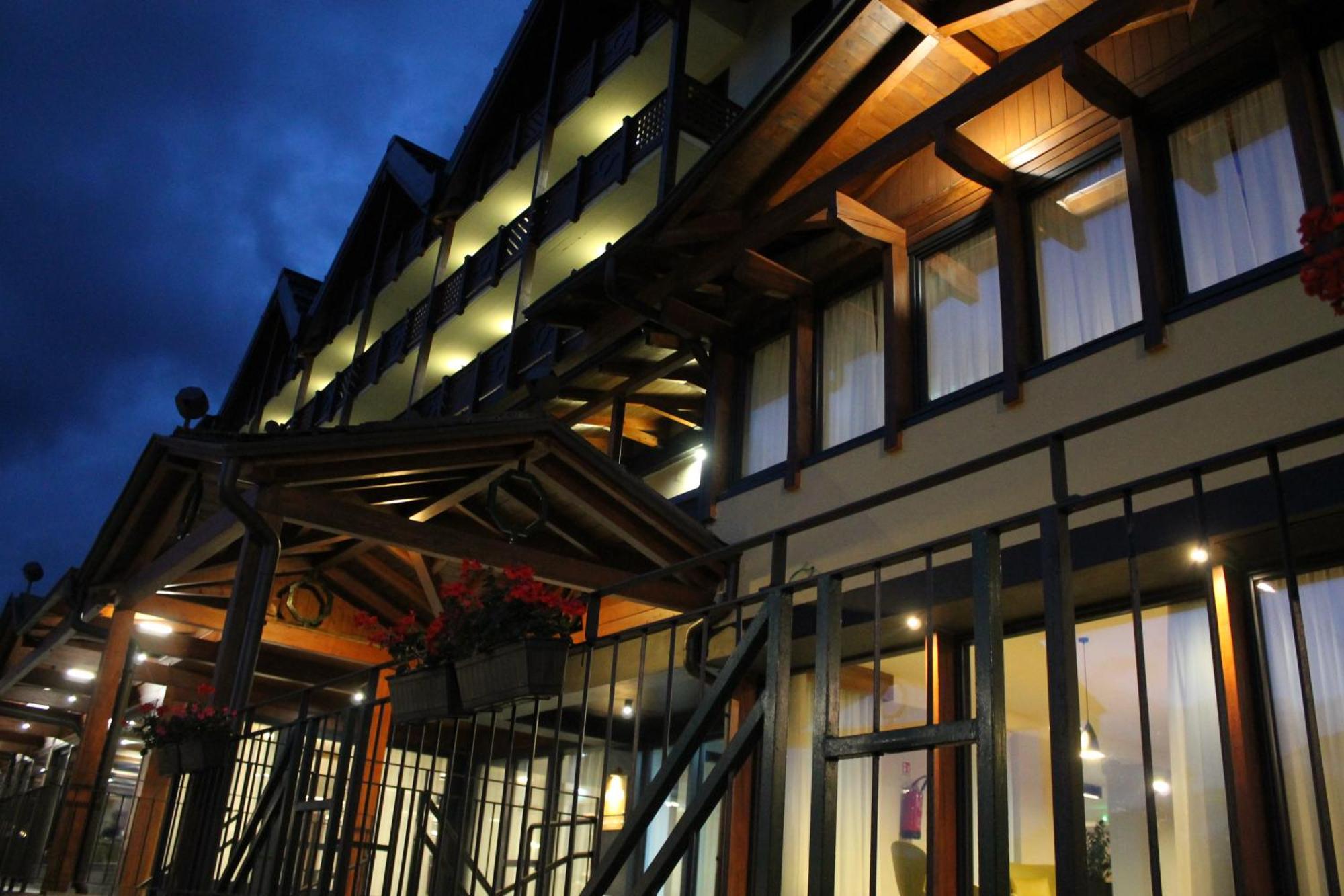 Armon Greenblu Hotel & Wellness Folgarida Buitenkant foto
